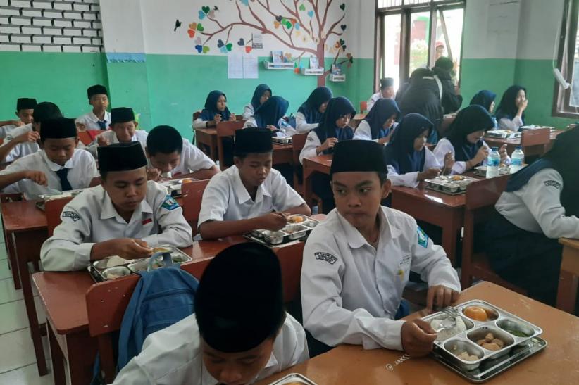 Antusias Santap Makan Bergizi Gratis, Siswa Depok: Terima Kasih Pak Prabowo - Bagian 3