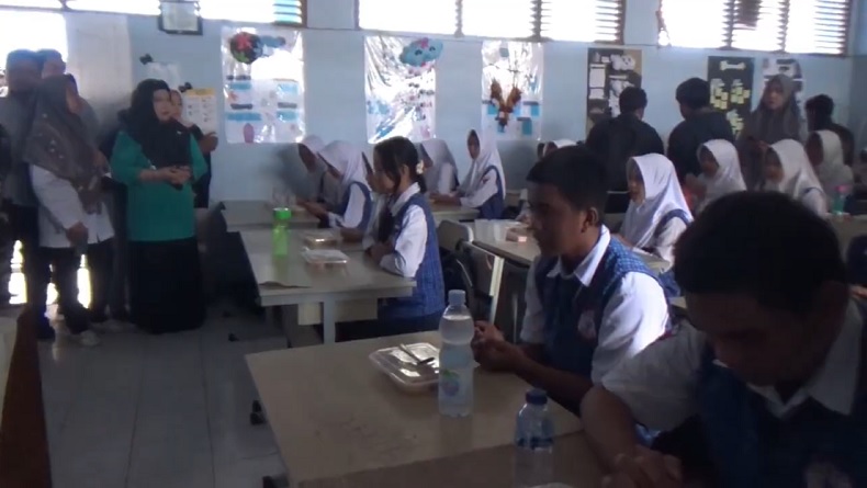 title Makan Bergizi Gratis Hari Pertama di Makassar Dimulai 10 Sekolah Makan Bergizi Gratis Hari Pertama di Makassar Dimulai 10 Sekolah