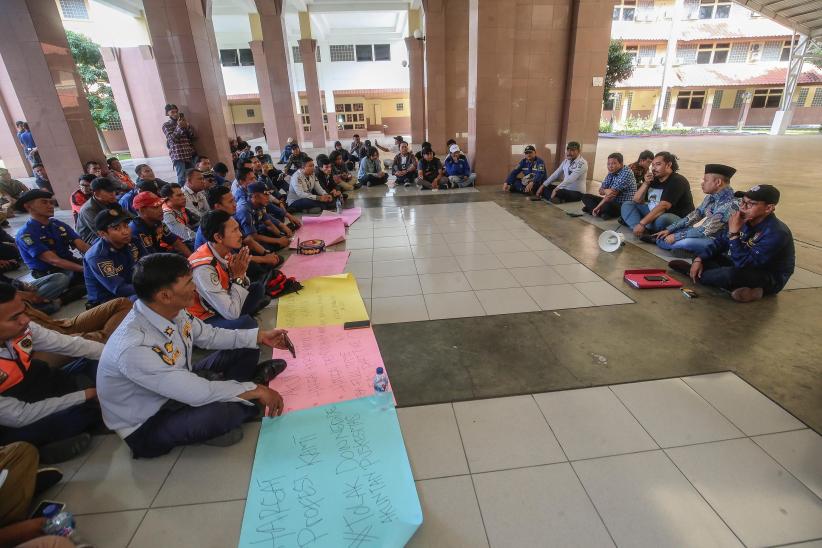 Ribuan THL Gagal Jadi PPPK Mengadu Nasib ke DPRD Kota Tangerang - Bagian 3