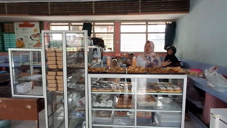 title Pengelola Kantin Sekolah Keluhkan Dampak Makan Bergizi Gratis, Terancam Tutup Pengelola Kantin Sekolah Keluhkan Dampak Makan Bergizi Gratis, Terancam Tutup