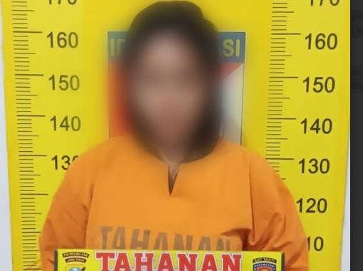 title Polisi Tangkap Suami Istri di Malang Nekat Live Streaming Seks di Media Sosial Polisi Tangkap Suami Istri di Malang Nekat Live Streaming Seks di Media Sosial
