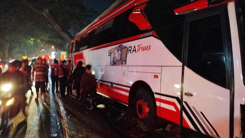 title 4 Korban Tewas Kecelakaan Bus di Kota Batu, Termasuk Pasutri dan Anaknya 4 Korban Tewas Kecelakaan Bus di Kota Batu, Termasuk Pasutri dan Anaknya