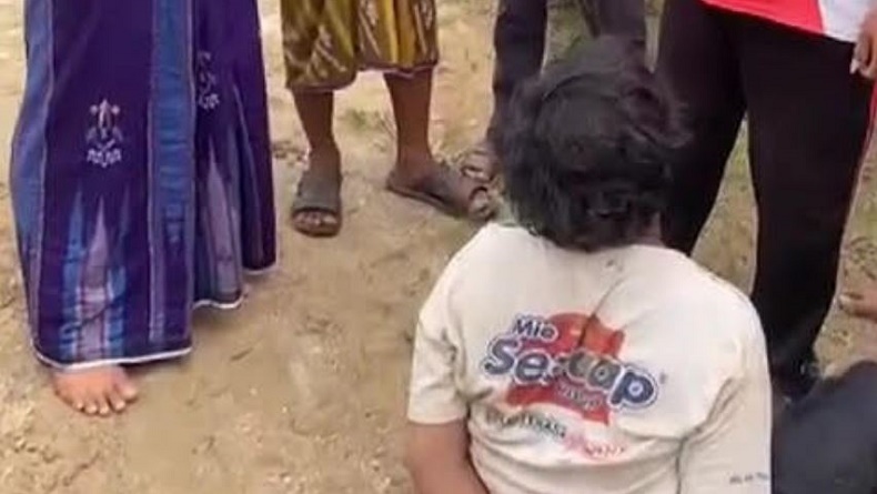 title Terekam CCTV Curi Motor, Pria asal Sumenep Ditangkap Warga Sampang Terekam CCTV Curi Motor, Pria asal Sumenep Ditangkap Warga Sampang