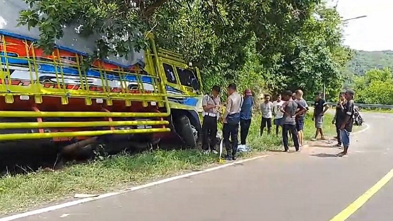 Kecelakaan Maut Truk Tabrak Tebing di Flores Timur, 3 Orang Tewas 6 Luka-Luka