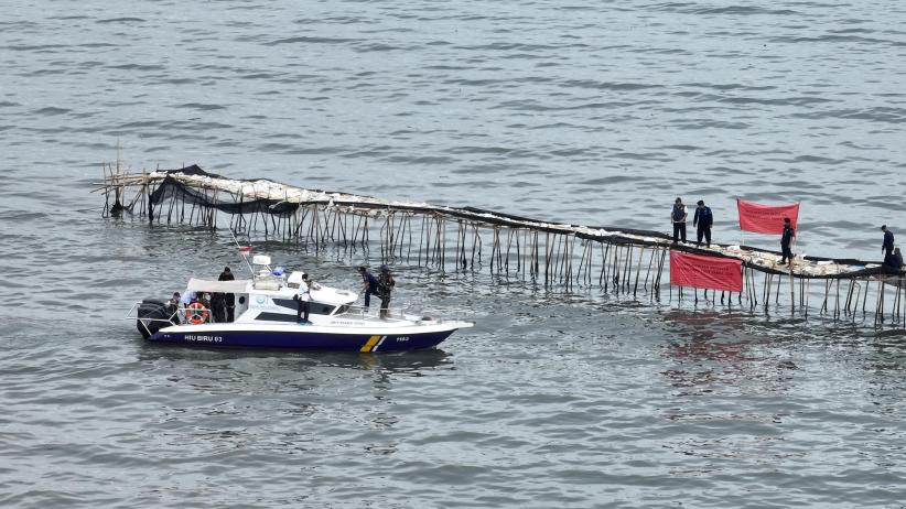Penampakan Pagar Laut Misterius Panjang 30 Km di Tangerang Kini Disegel KKP - Bagian 1