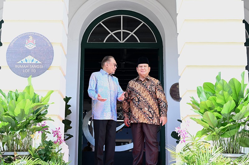 Momen Presiden Prabowo Subianto Bertemu PM Malaysia Anwar Ibrahim - Bagian 1