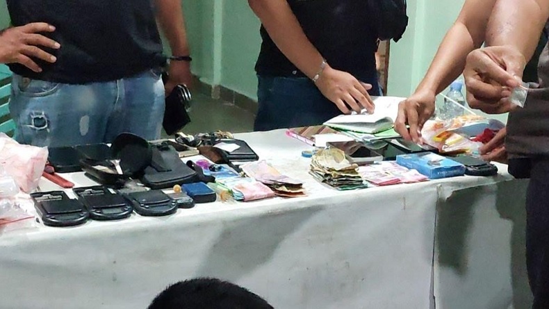 title Intel Kodim 0313/KPR Gerebek Tempat Pesta Narkoba, 12 Orang Ditangkap Termasuk Bandar Intel Kodim 0313/KPR Gerebek Tempat Pesta Narkoba, 12 Orang Ditangkap Termasuk Bandar