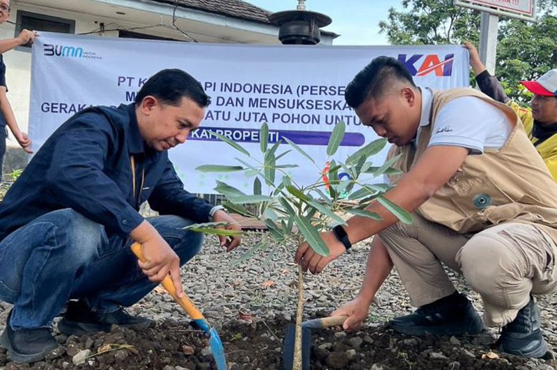 Dukung Pelestarian Lingkungan Melalui Aksi Tanam Pohon - Bagian 2