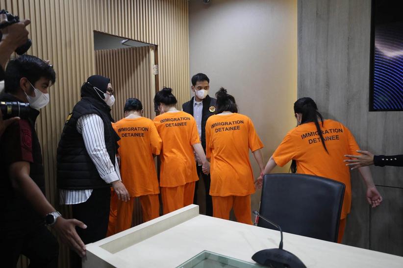 17 WNA Vietnam Pekerja Klinik Bedah Plastik di Pluit Ditangkap Petugas Imigrasi - Bagian 1