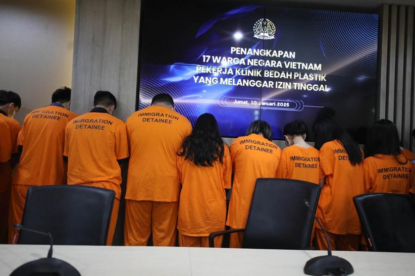 17 WNA Vietnam Pekerja Klinik Bedah Plastik di Pluit Ditangkap Petugas Imigrasi - Bagian 2