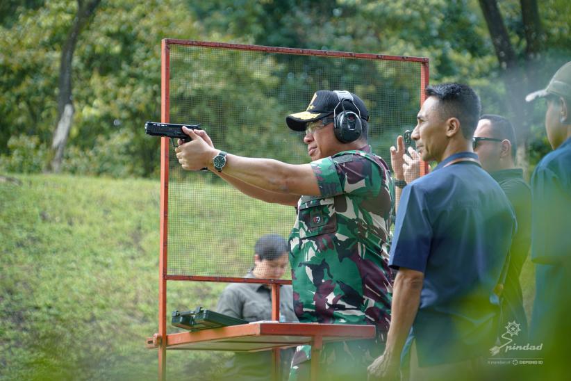 Panglima TNI Uji Performa Senjata Pindad Buatan Dalam Negeri - Bagian 2
