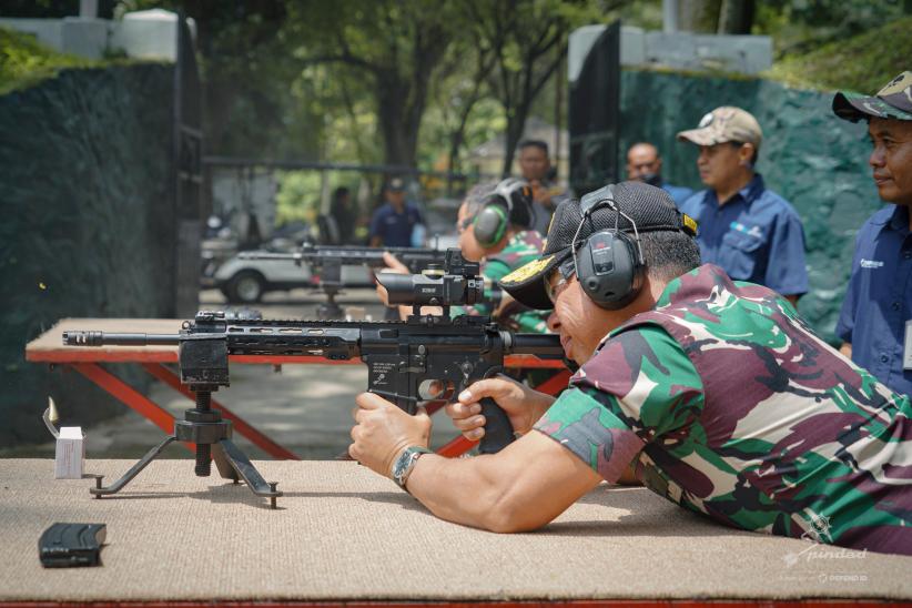 Panglima TNI Uji Performa Senjata Pindad Buatan Dalam Negeri - Bagian 1