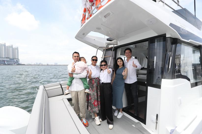 Momen Wamen Ni Luh hingga Raffi Ahmad Naik Kapal Salaya Yacht - Bagian 2