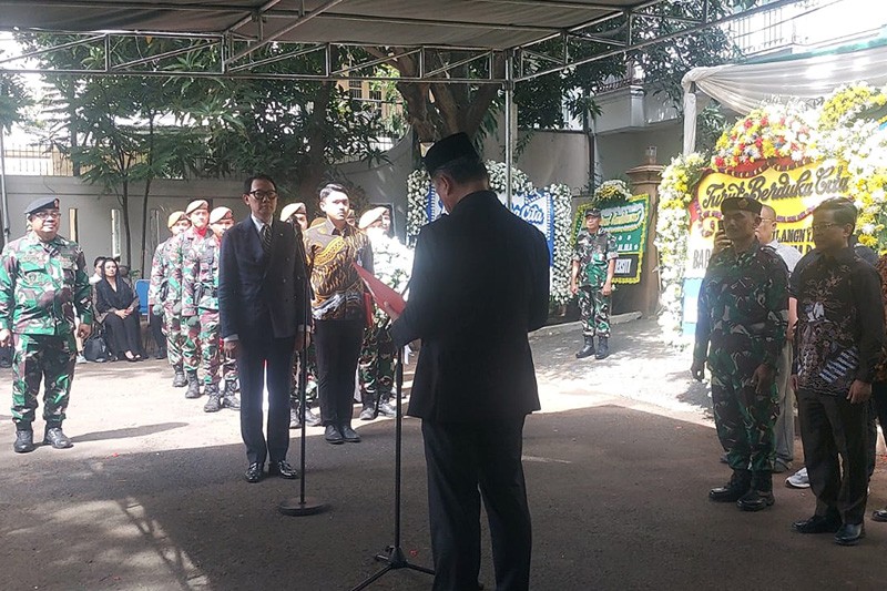 Haru, Dino Patti Djalal Serahkan Jenazah Hasjim Djalal dengan Suara Bergetar - Bagian 3