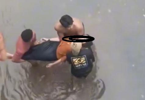 title Gadis Cantik Nekat Lompat dari Jembatan di Halmahera Tengah, Begini Kondisinya Gadis Cantik Nekat Lompat dari Jembatan di Halmahera Tengah, Begini Kondisinya