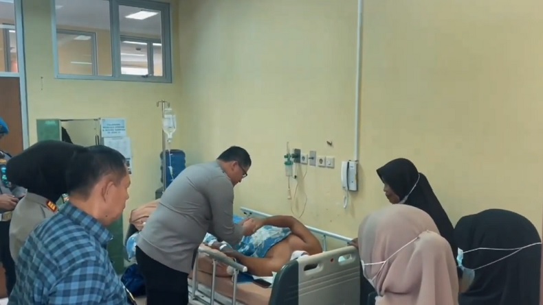 title Kapolres Prabumulih Jenguk Pemotor yang Ditendang Oknum Perwira Polisi hingga Berdarah Kapolres Prabumulih Jenguk Pemotor yang Ditendang Oknum Perwira Polisi hingga Berdarah