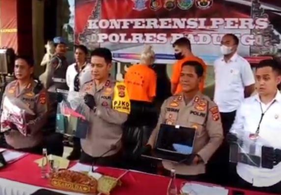 title Polisi Bongkar Prostitusi Online PSK 129 Negara di Bali, Diotaki 2 WN Rusia Polisi Bongkar Prostitusi Online PSK 129 Negara di Bali, Diotaki 2 WN Rusia