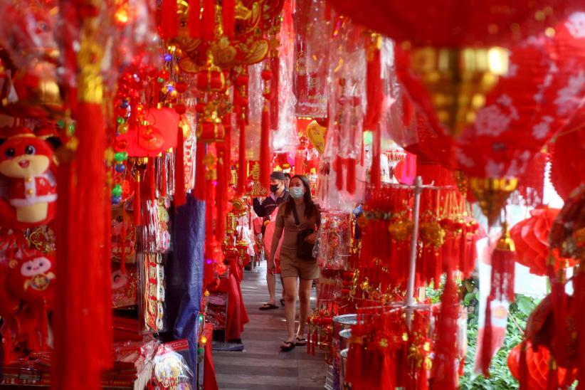 Kawasan Glodok Dipenuhi Ragam Pernak-pernik Imlek - Bagian 1