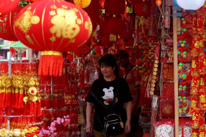 Kawasan Glodok Dipenuhi Ragam Pernak-pernik Imlek - Bagian 5