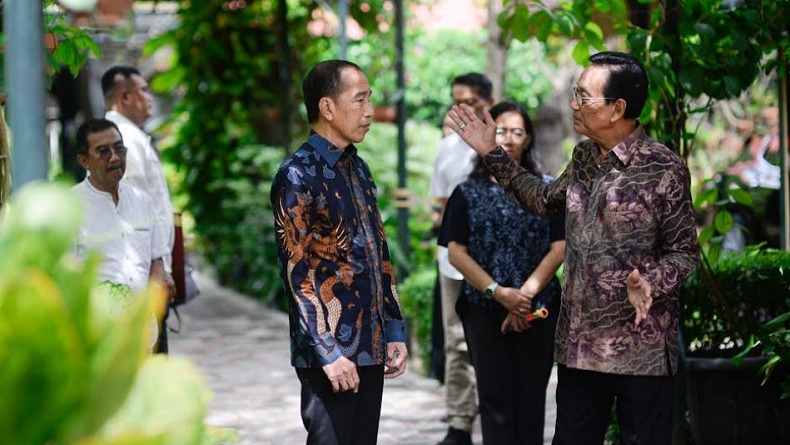 title Jokowi Temui Sri Sultan HB X di Keraton Kilen, Bahas Apa? Jokowi Temui Sri Sultan HB X di Keraton Kilen, Bahas Apa?