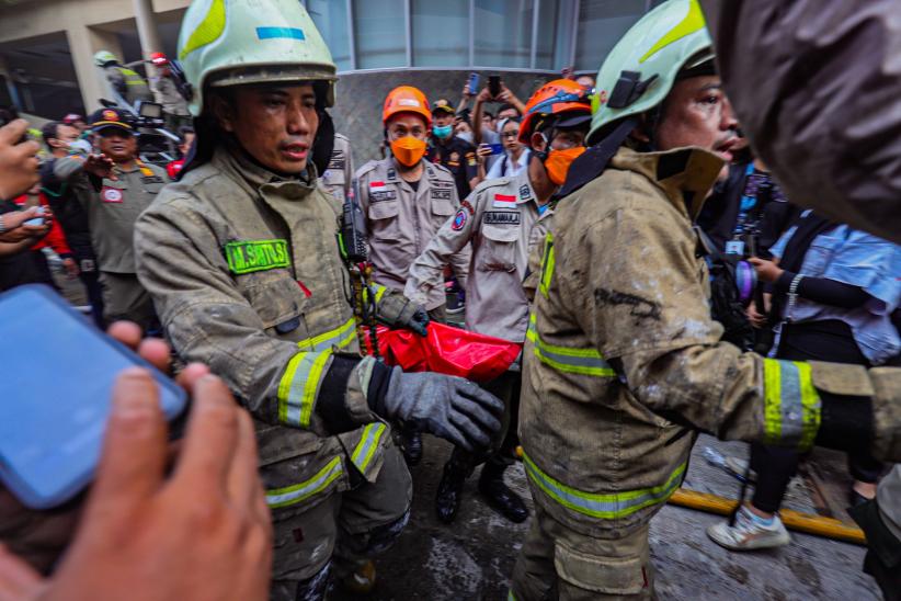 4 Jenazah Korban Kebakaran Glodok Plaza Dibawa ke Rumah Sakit Polri - Bagian 3