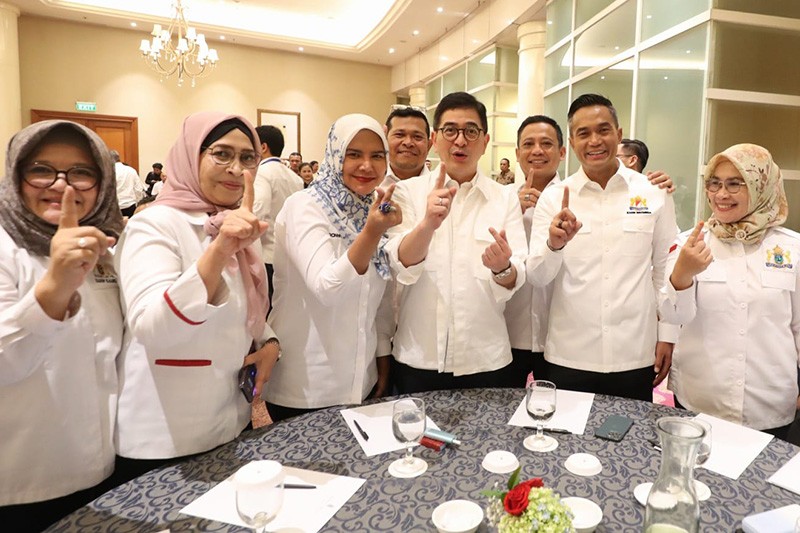 Anindya Bakrie dan Arsjad Rasjid Berpelukan Sebelum Pengukuhan Pengurus Kadin - Bagian 6