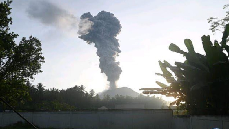 title BNPB Siapkan 5 Titik Pengungsian untuk 3.000 Jiwa Dampak Erupsi Gunung Ibu BNPB Siapkan 5 Titik Pengungsian untuk 3.000 Jiwa Dampak Erupsi Gunung Ibu