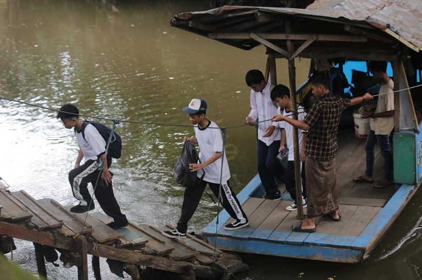 Murah dan Cepat, Perahu Eretan Jadi Transportasi Pelajar di Kali Pesanggrahan - Bagian 5