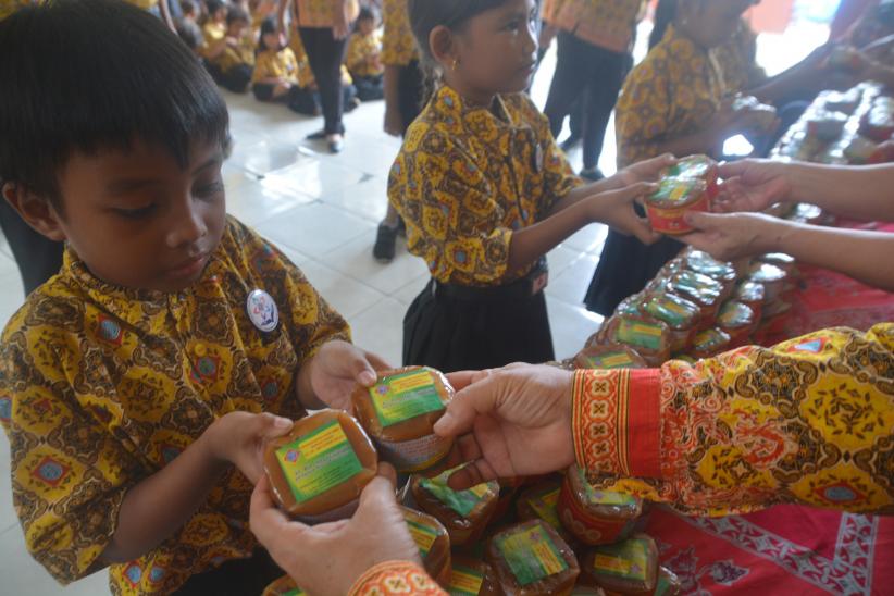 Tradisi Bagi-Bagi Kue Keranjang Sambut Imlek 2576 - Bagian 5