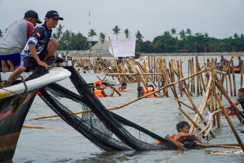 Pembongkaran Pagar Laut Ilegal, TNI hingga Nelayan Turun Tangan - Bagian 3