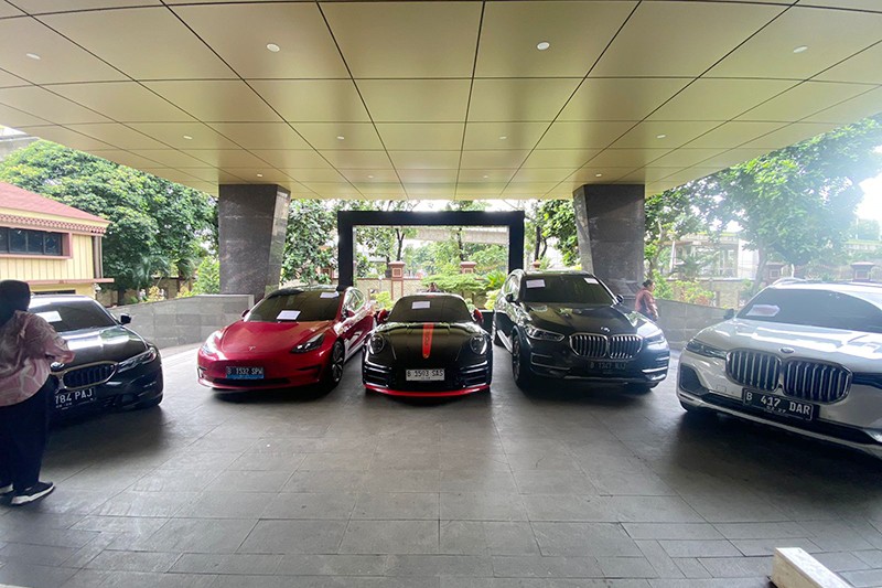 Penampakan Barbuk Investasi Bodong Robot Trading, Ada Tesla hingga Uang Rp52,5 M - Bagian 1