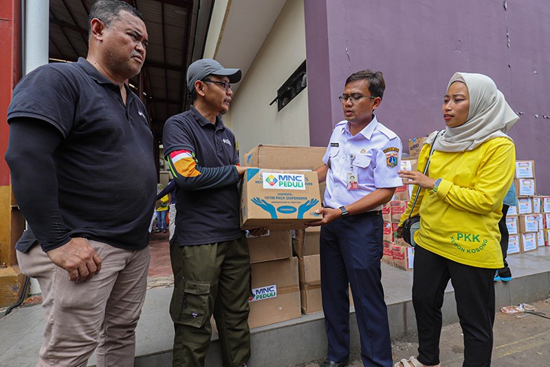 MNC Peduli bersama PMI Bangun Dapur Umum untuk Korban Kebakaran Kemayoran - Bagian 5