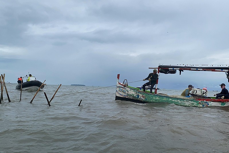 Antusiasme Nelayan Bongkar Pagar Laut di Perairan Tangerang - Bagian 1