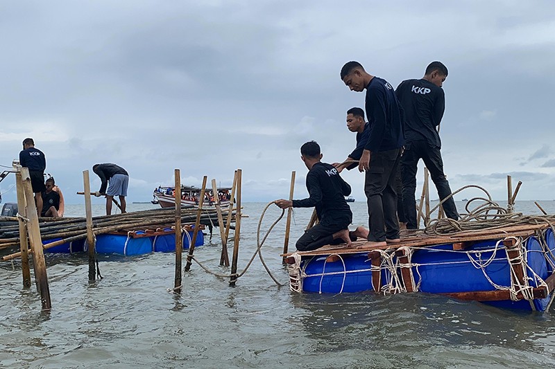 Antusiasme Nelayan Bongkar Pagar Laut di Perairan Tangerang - Bagian 4
