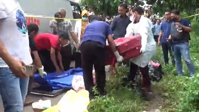 title Kronologi Temuan Mayat Wanita dalam Koper di Ngawi, Saat Dibuka Nongol Selimut Bercak Darah Kronologi Temuan Mayat Wanita dalam Koper di Ngawi, Saat Dibuka Nongol Selimut Bercak Darah