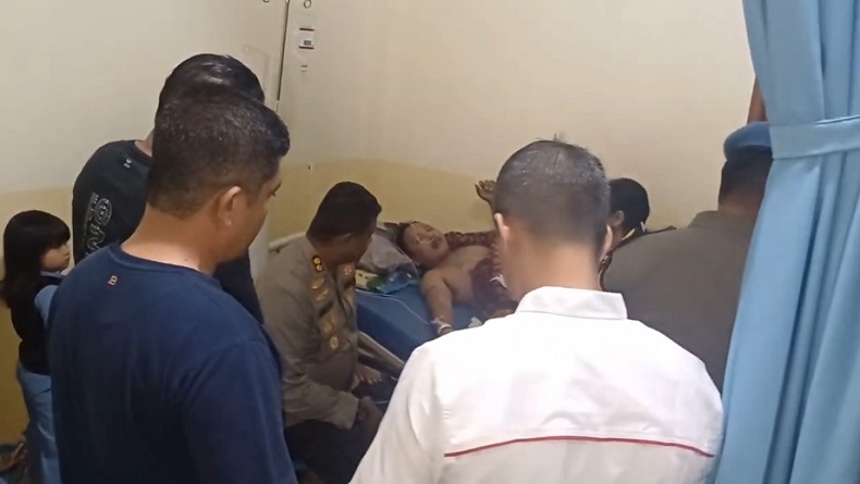 title Viral Oknum Polisi di Mandailing Natal Diduga Pukuli Warga hingga Tak Sadarkan Diri Viral Oknum Polisi di Mandailing Natal Diduga Pukuli Warga hingga Tak Sadarkan Diri