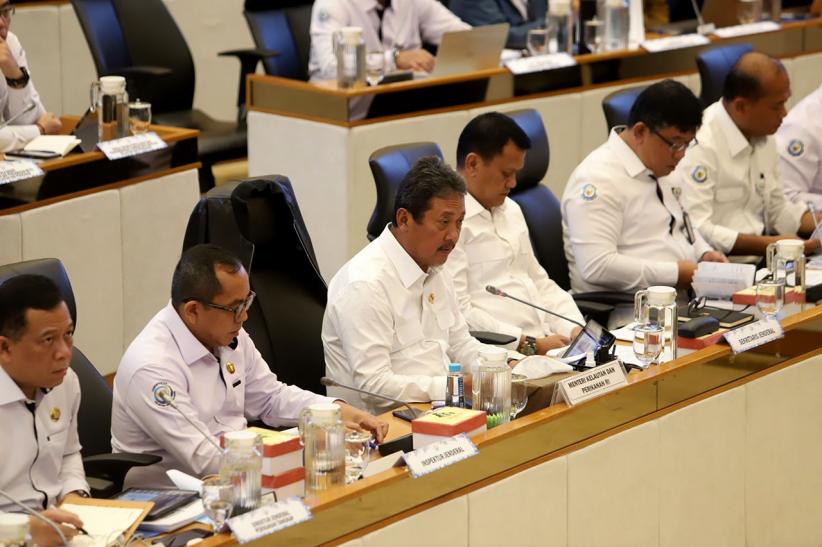 DPR Panggil Menteri KKP Minta Penjelasan Soal Pagar Laut - Bagian 4