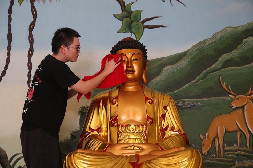 Ritual Bersih-Bersih Patung Dewa dan Vihara Amurva Bhumi Jakarta - Bagian 2