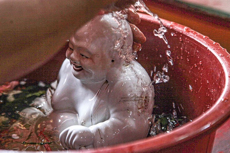 Prosesi Pencucian Patung Dewa Jelang Imlek 2025 - Bagian 2