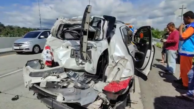 title 3 Kendaraan Kecelakaan Beruntun di Tol Semarang-Solo 3 Kendaraan Kecelakaan Beruntun di Tol Semarang-Solo