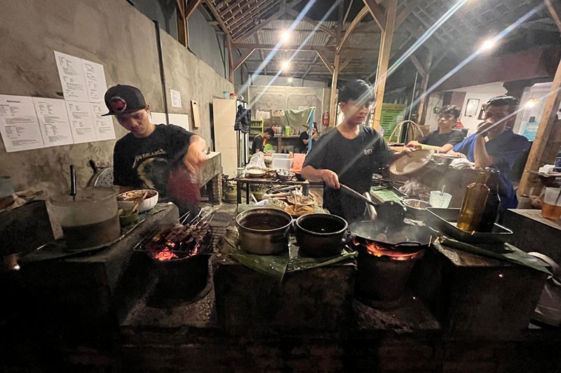 Sensasi Makan Sate Gajah di Sudut Kota Malang - Bagian 3