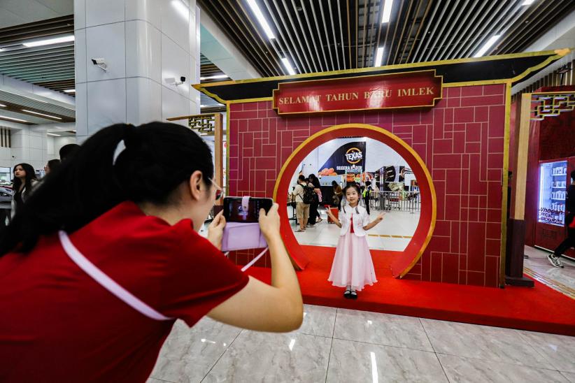 Stasiun Kereta Cepat Dihiasi Dekorasi Imlek - Bagian 4