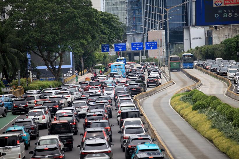 Lalin Kota Jakarta Macet Parah saat Libur Panjang Isra Mikraj dan Imlek  - Bagian 2