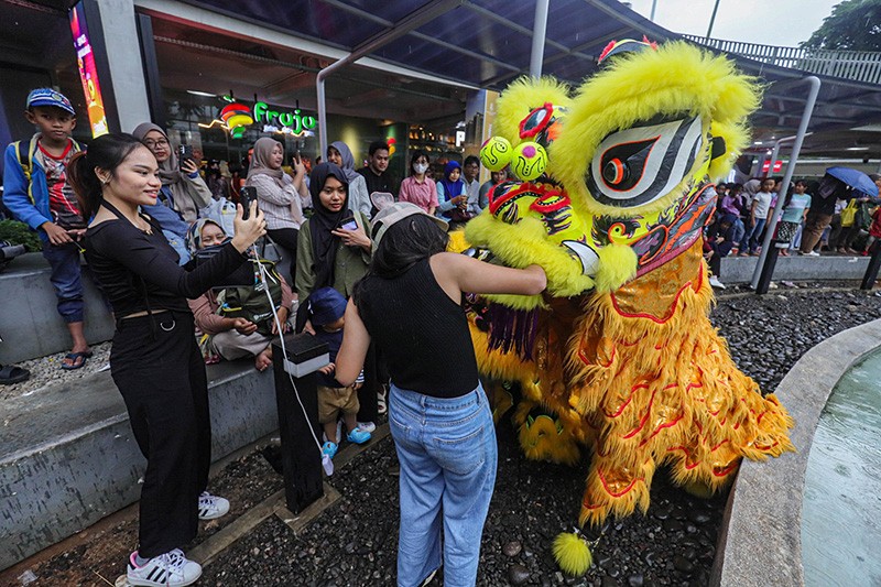 Atraksi Barongsai Hibur Pengunjung Taman Literasi Blok M - Bagian 2