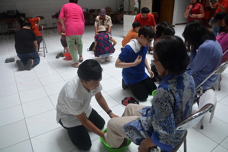 Ritual Basuh Kaki Jelang Imlek di Semarang - Bagian 2