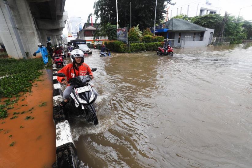 Penampakan Kelapa Gading Jakarta Utara Terendam Banjir - Bagian 5