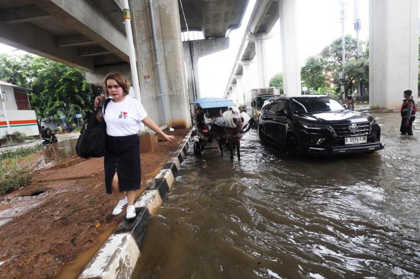 Penampakan Kelapa Gading Jakarta Utara Terendam Banjir - Bagian 4