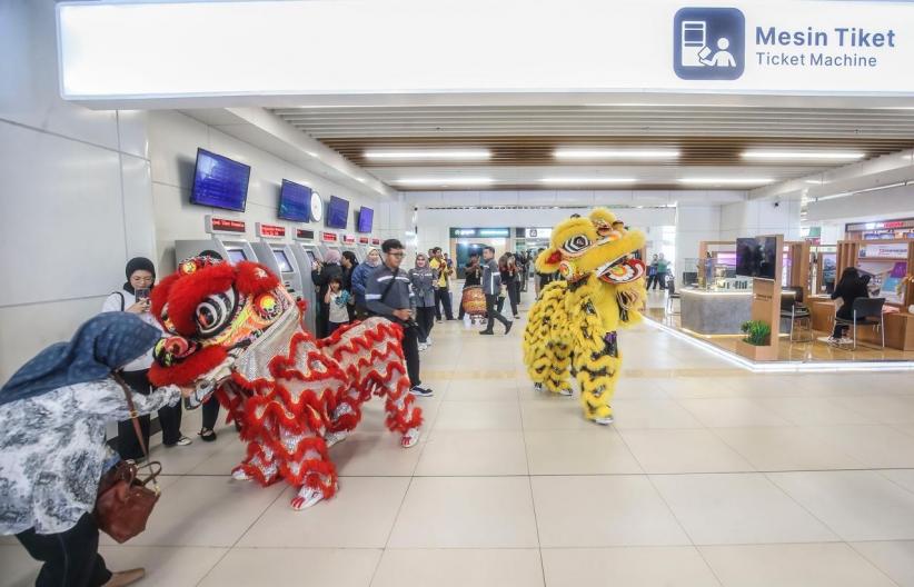 Ragam Hiburan Warnai Imlek di Stasiun Kereta Cepat Whoosh    - Bagian 4