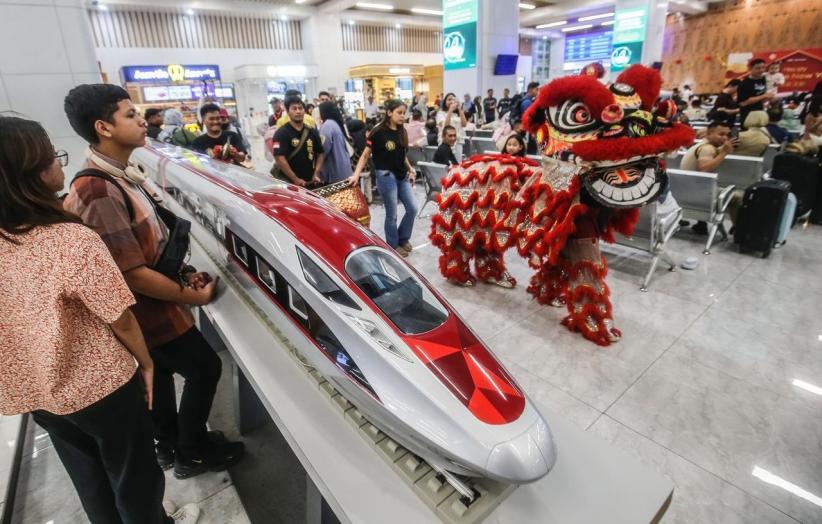 Ragam Hiburan Warnai Imlek di Stasiun Kereta Cepat Whoosh    - Bagian 1