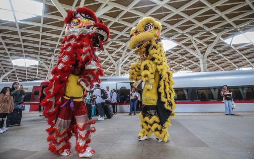 Ragam Hiburan Warnai Imlek di Stasiun Kereta Cepat Whoosh    - Bagian 3